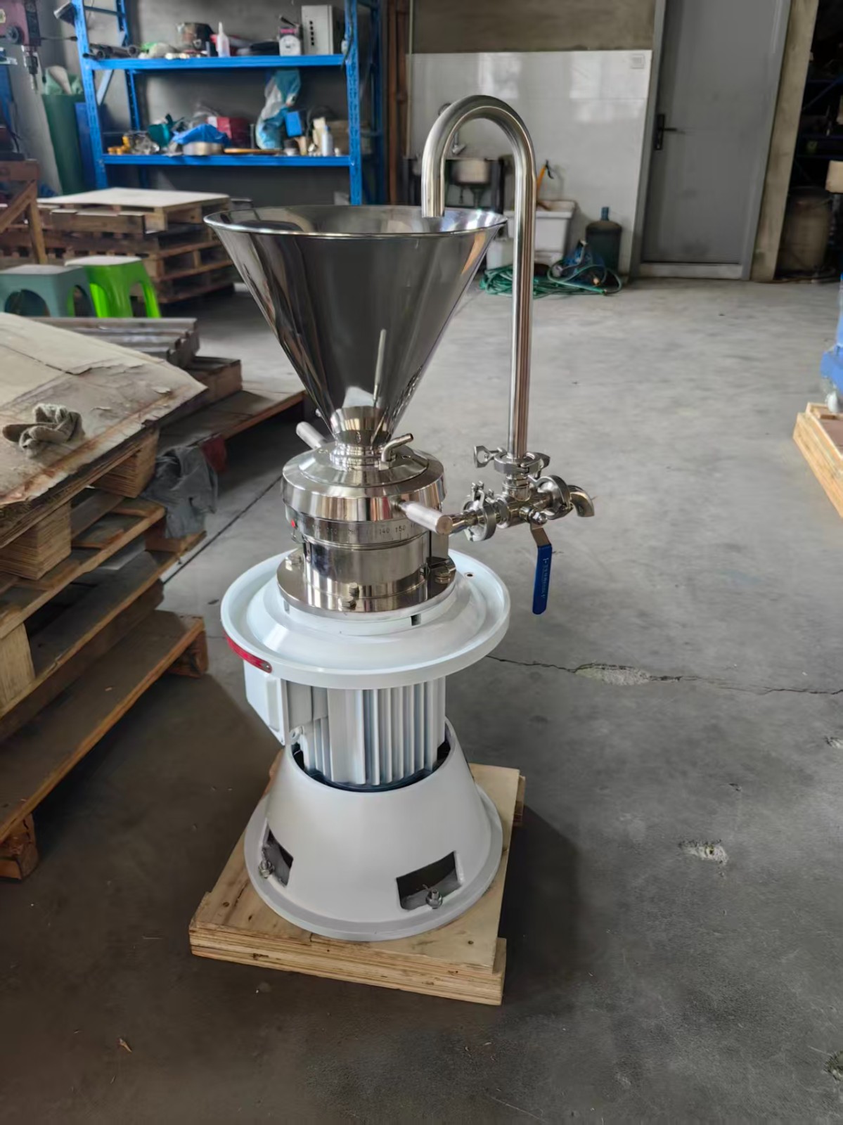 Juice and jam grinder