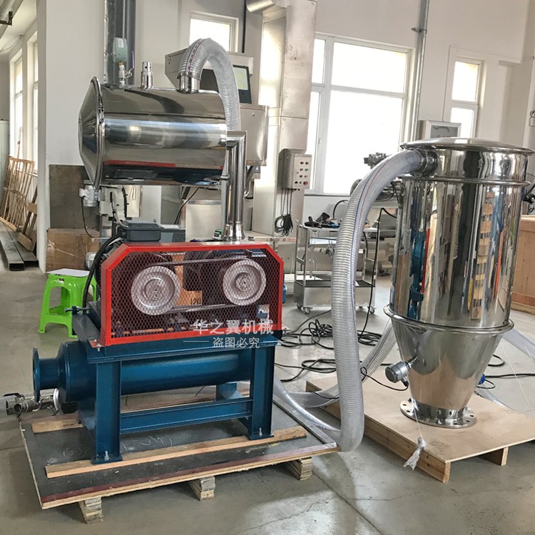 Closed vacuum feeding machine