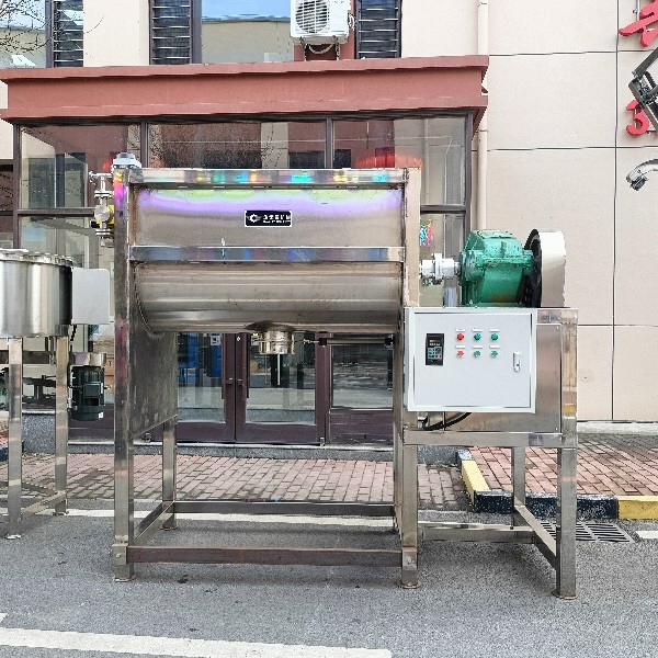 Horizontal uniform mixer