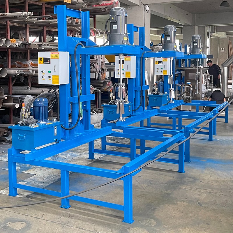 Hydraulic lifting liquid mixer