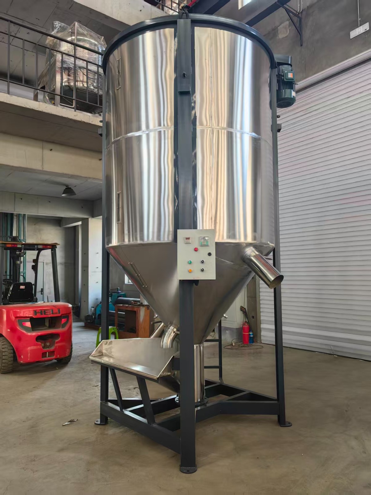 Plastic granule mixer