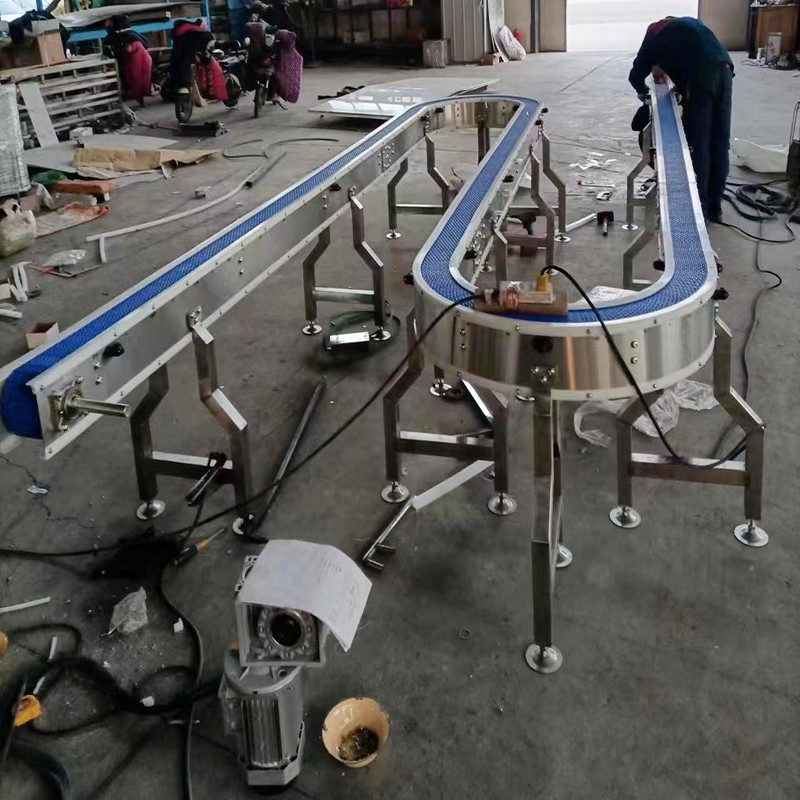 Parallel belt conveyor on assembly line