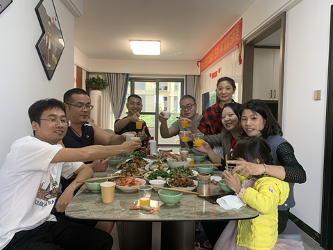 Lily'nin Yeni Bir Eve Taşınmasını Kutlayın