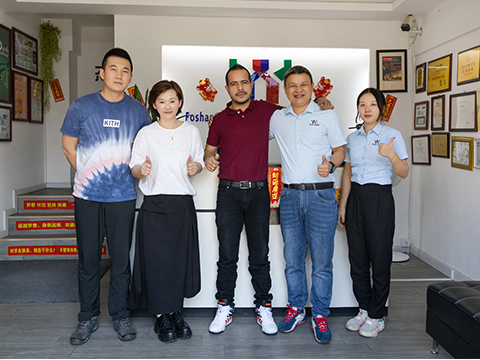 Baskı Alanını ziyaret etmek için Kolombiyalı müşterilere hoş geldiniz