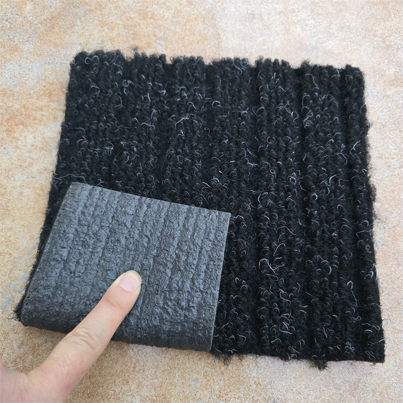 La alfombra minera de plastico negro 4-channel carpets 4 ribbed rugs 4 channel corrugated carpet for mining