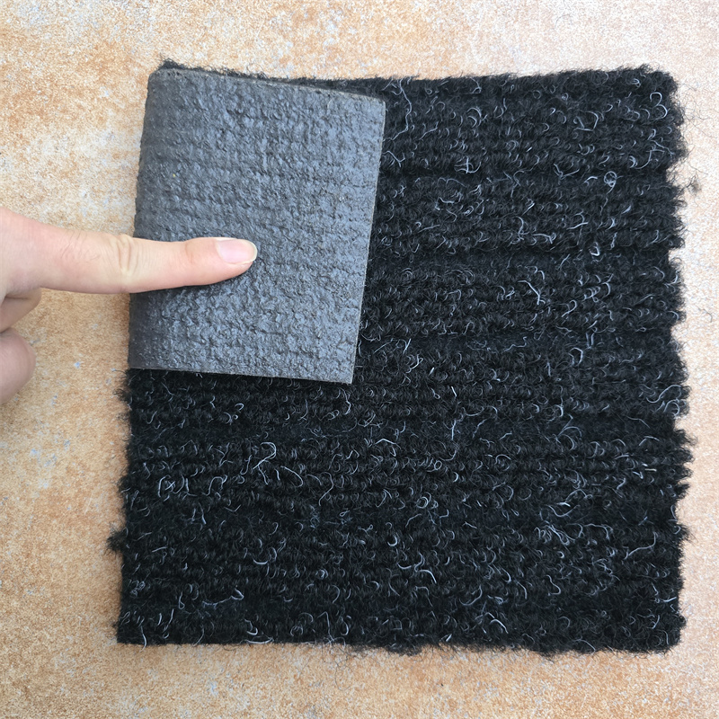 La alfombra minera de plastico negro 4-channel carpets 4 ribbed rugs 4 channel corrugated carpet for mining