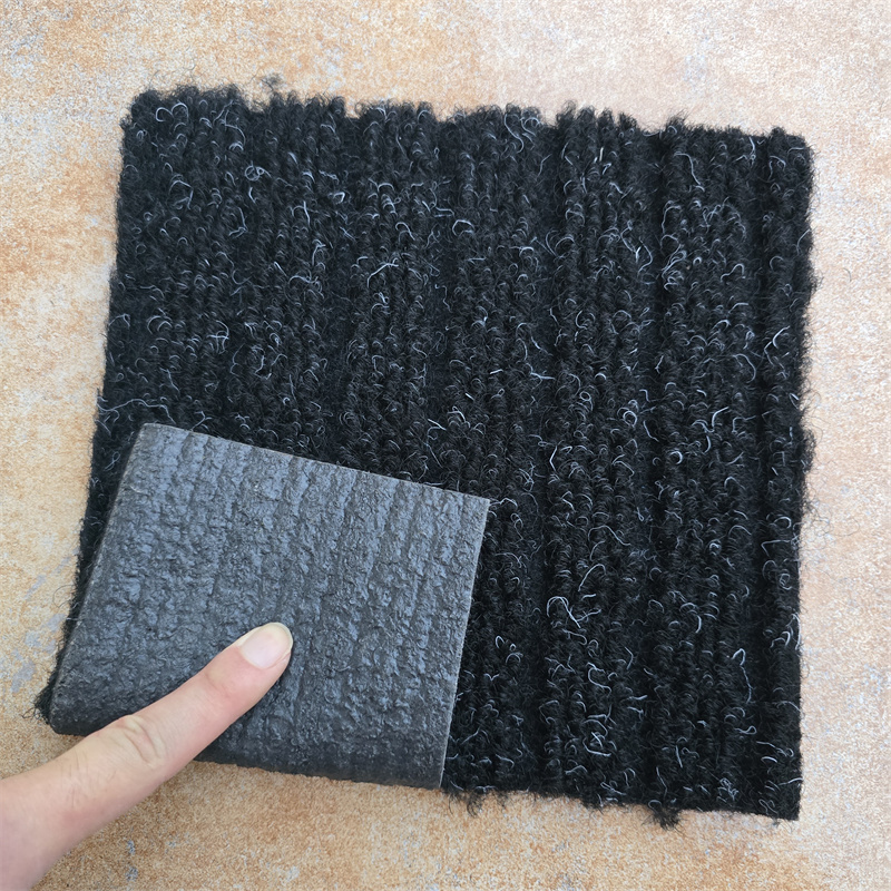 La alfombra minera de plastico negro 4-channel carpets 4 ribbed rugs 4 channel corrugated carpet for mining