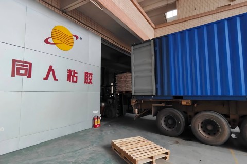 Shipping Hot Melt Glue for Edge Banding from Foshan Tonren Adhesive Co., Ltd to Russia