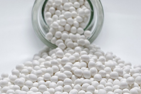 ¿Cómo evitar el amarilleamiento con adhesivo blanco para cantos en la fabricación de muebles?