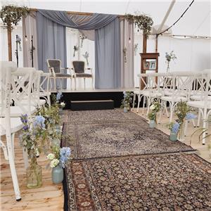 Sedia classica impilabile per il noleggio di feste di matrimonio con schienale incrociato