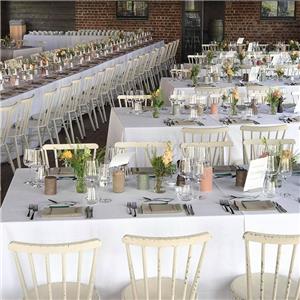 Sedia da pranzo Windsor per matrimoni in alluminio impilabile per eventi