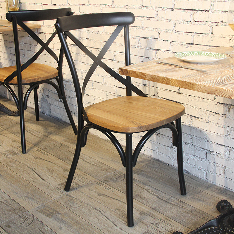 Китай Античный стул с перекрестной спинкой в ​​стиле ретро X для кафе ресторана, производитель