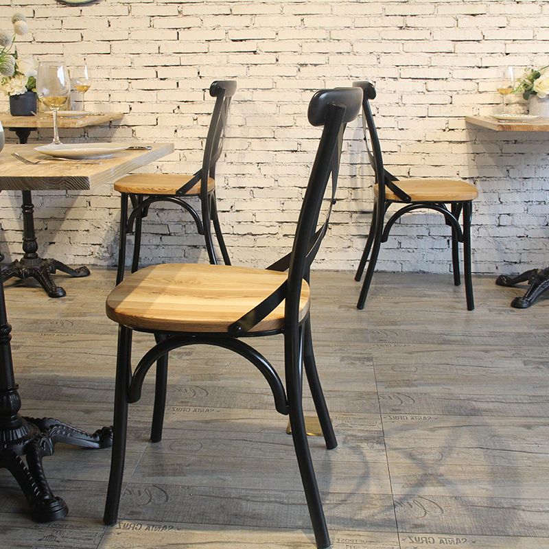 Китай Античный стул с перекрестной спинкой в ​​стиле ретро X для кафе ресторана, производитель