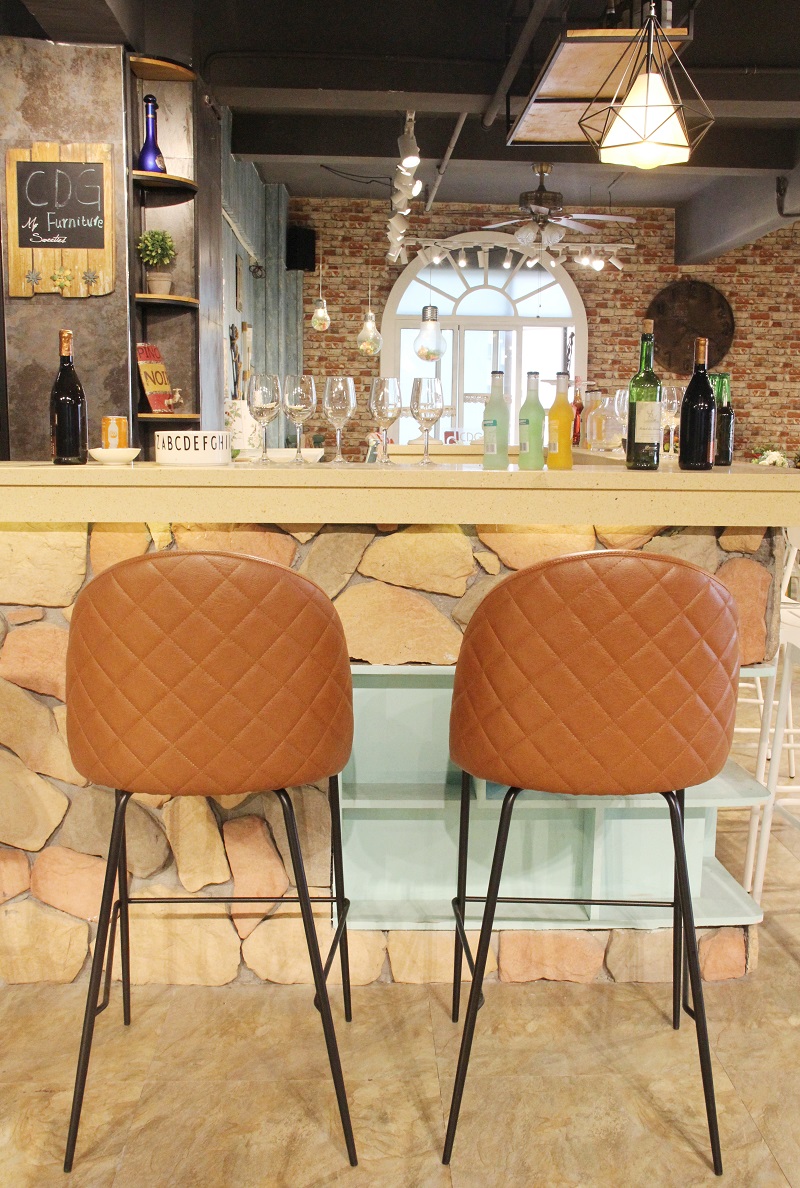 A Minimalist Bar Chair Recommended By Designers
