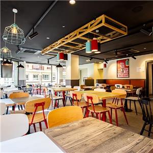 Ensemble de tables et de chaises de restaurant de la chaîne KFC Espagne