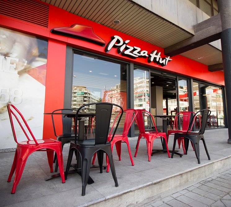 France Pizza Hut Kettenrestaurant Metall Tolix Stühle Holztische