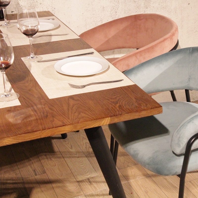 Китай Лофт Старинные деревянные верхние металлические основания 4-местный кофейный ресторан стол стулья набор, производитель
