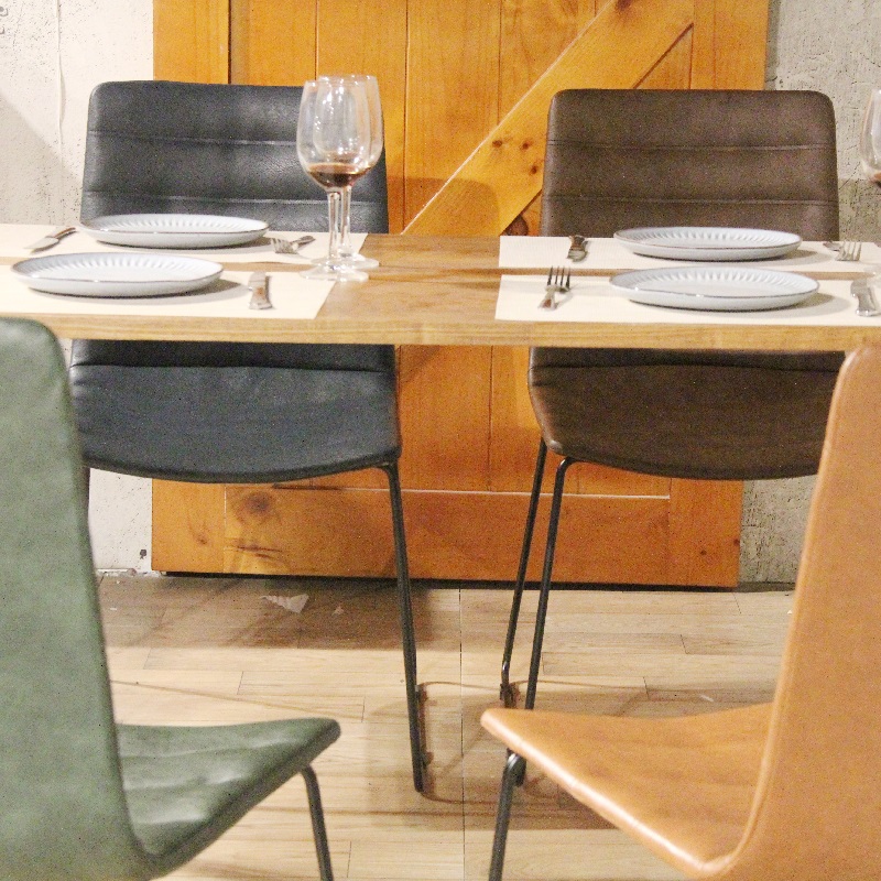 Китай Лофт Старинные деревянные верхние металлические основания 4-местный кофейный ресторан стол стулья набор, производитель