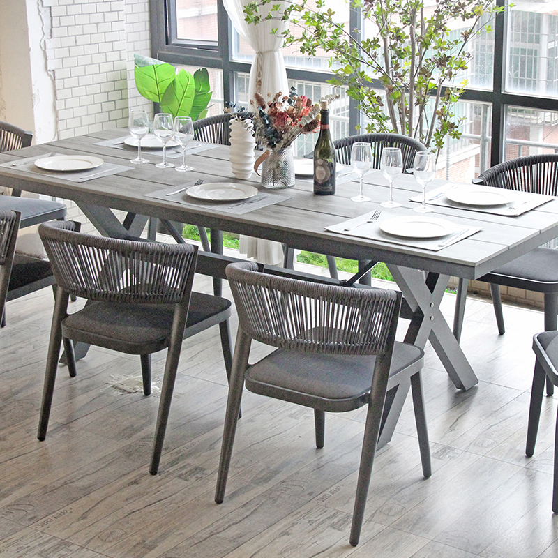 Gambe in alluminio stile francese Corda di vimini impermeabile Set di mobili in ratan Tavolo e sedie da giardino