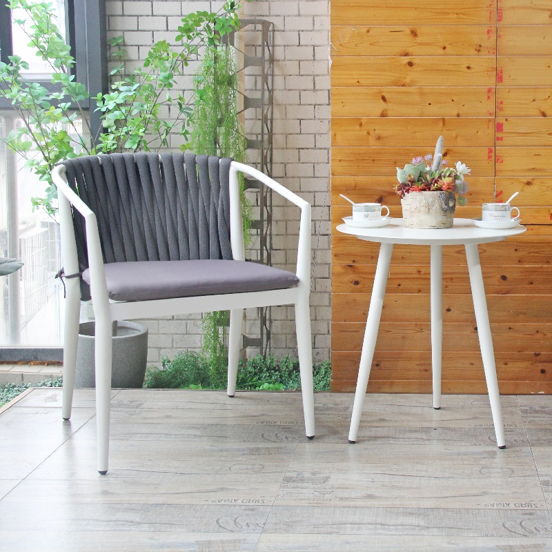 Sedia da esterno in corda intrecciata da giardino impermeabile con struttura in alluminio nordico con braccioli