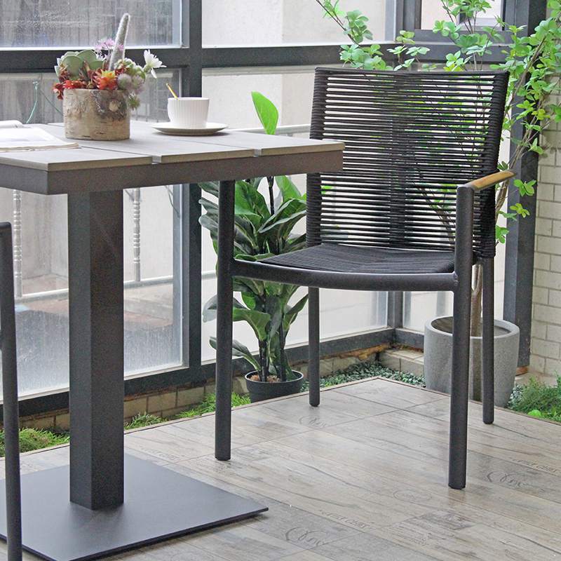 Sedia impilabile impermeabile in corda per il tempo libero con gambe in alluminio per esterni da giardino