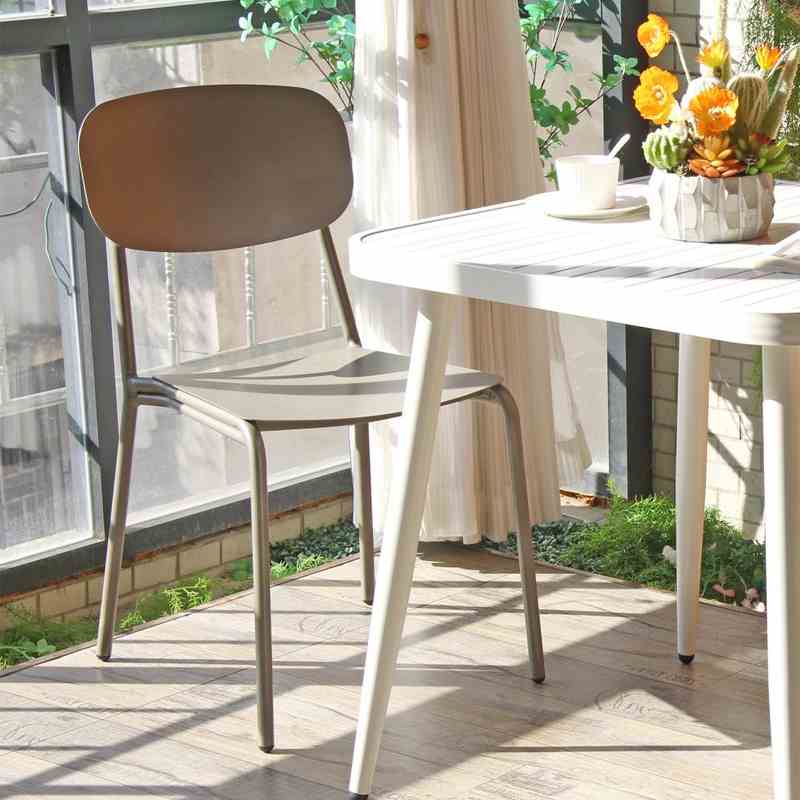 Μοντέρνα καρέκλα κήπου χωρίς πλαστική πολύχρωμη πολυθρόνα γαλλικού εστιατορίου Δείπνο