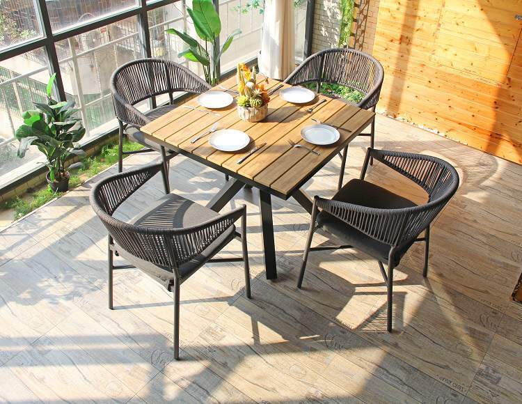 Removable Outdoor Dining Table