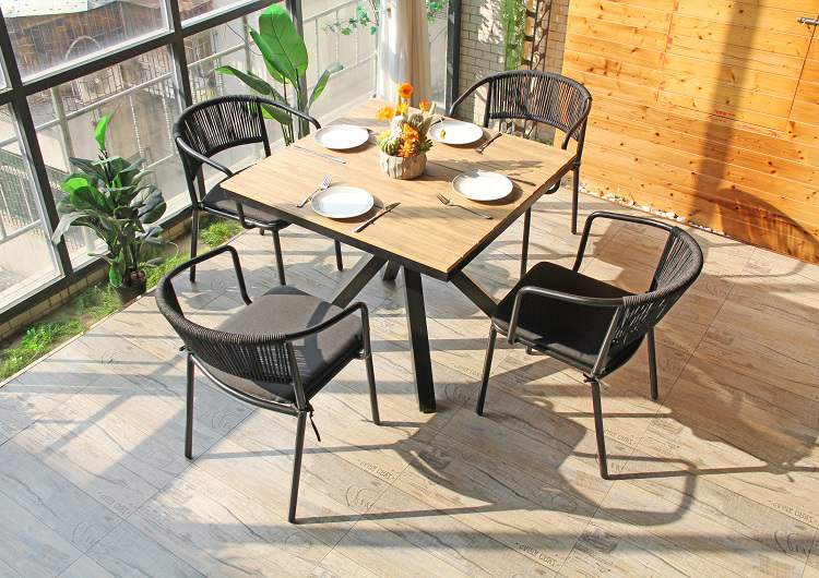 Removable Outdoor Dining Table