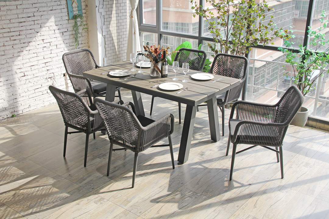 Plastic Wood Outdoor Dining Table