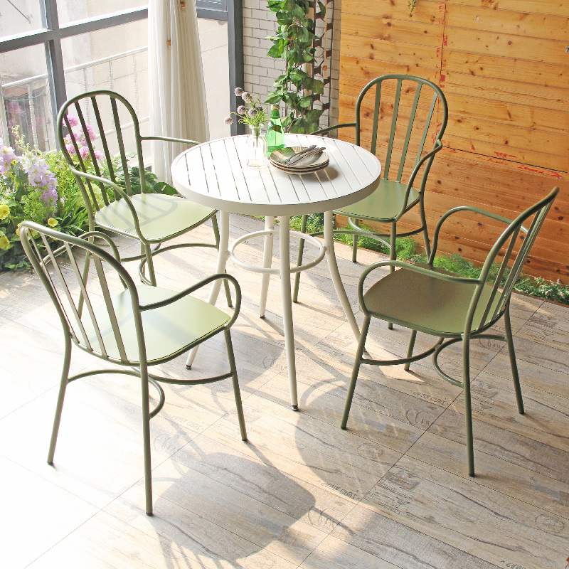 Outdoor Dining Tables And Chairs Extend The Beauty Of Life