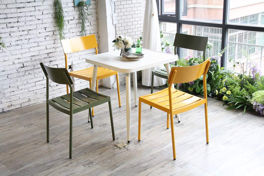 Outdoor Tables And Chairs