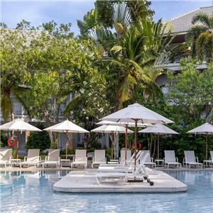 Jomtien Beach Pattaya'da Lüks Açık Hava Şezlongları ve Açık Hava Şemsiyeleri