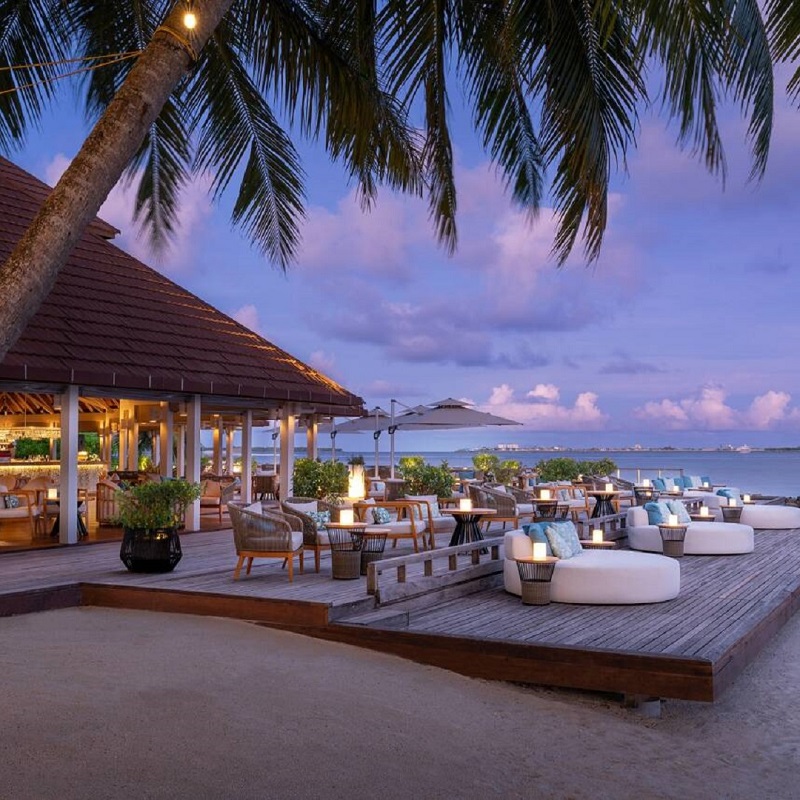 Buitenstoel van touw, touwbankstel en relaxfauteuil voor Ifuru Island Resort