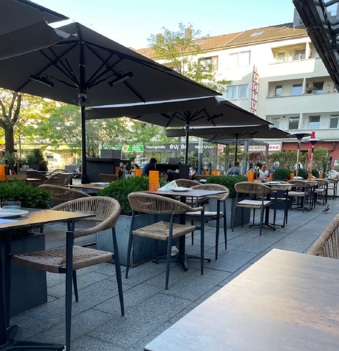 outdoor cafe seating