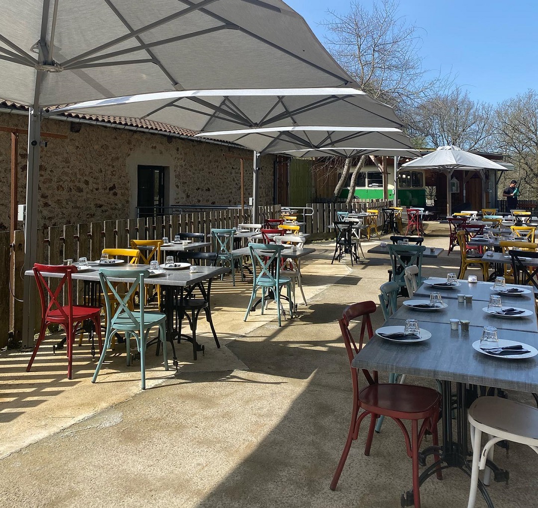 Outdoor Restaurant Seating
