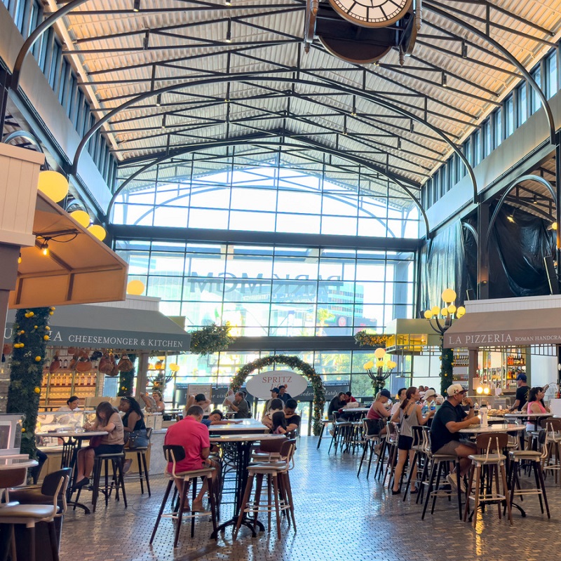 Hoe kiest u tafels en stoelen voor gemeenschappelijke ruimtes en foodcourts?