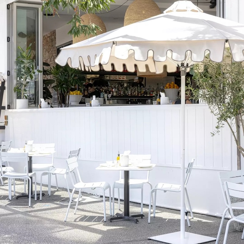 Aluminium-Essstühle „Luxembourg“ für den Außenbereich für IL Molo Italian Kitchen & Bar
