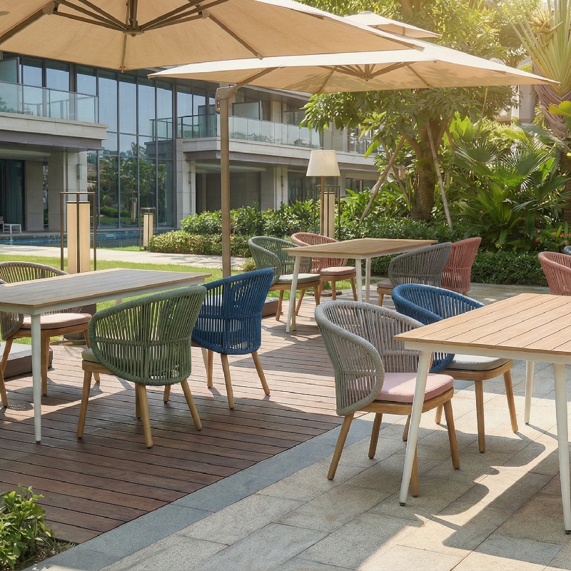 Hoe kies je op maat gemaakte terrastafels voor je restaurant: veiligheid en ruimteoptimalisatie?