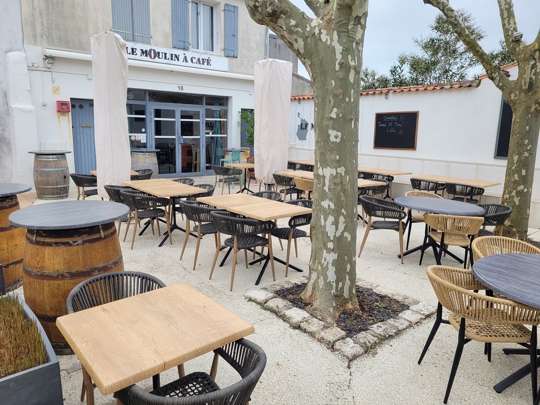 commercial-grade outdoor furniture