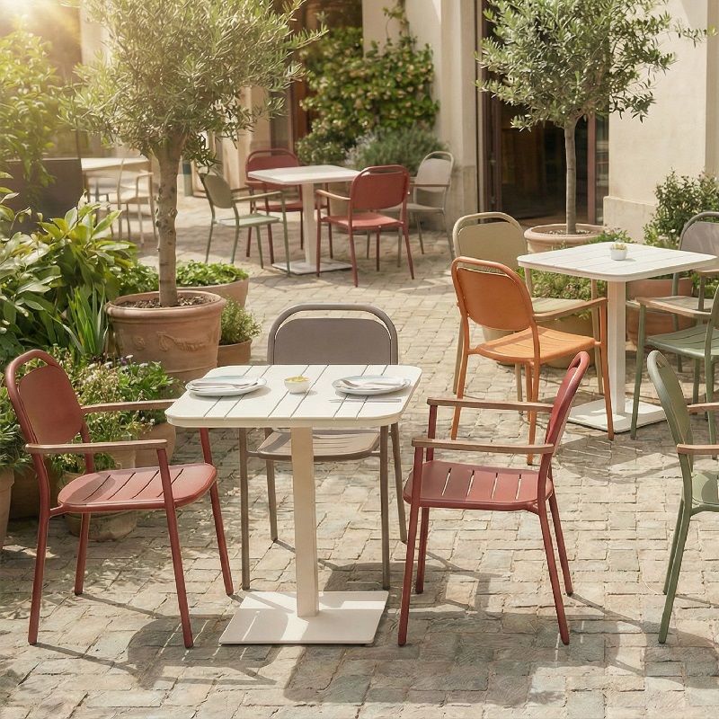 Leitfaden zur Vermeidung von Schlaglöchern: Die ungeeignetsten Materialien für Gartenmöbel