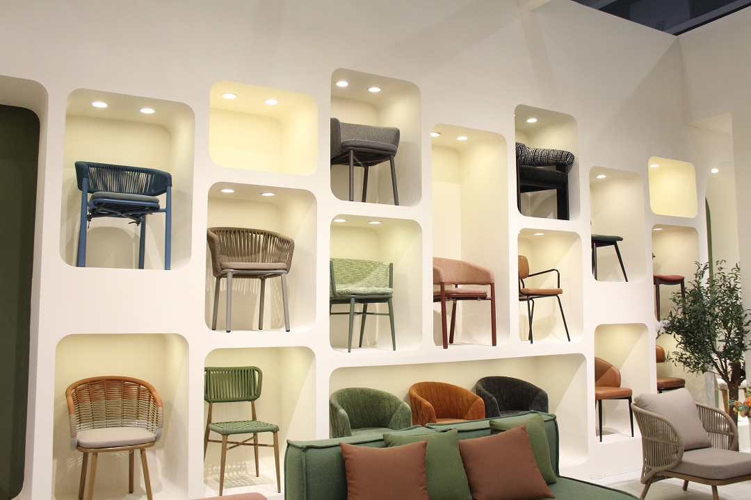 Here's Why Global Buyers Should Mark Booth 9.3L28 on Their Map - CDG Furniture Will Attend The 140th Canton Fair (4).JPG