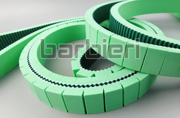 Máquina de sujeción con correa transportadora de botellas con accionamiento temporizado de poliuretano