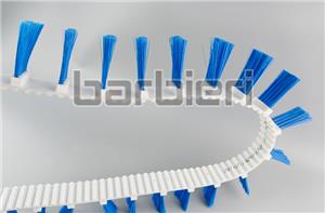 Distributieriem met geïntegreerde borstel