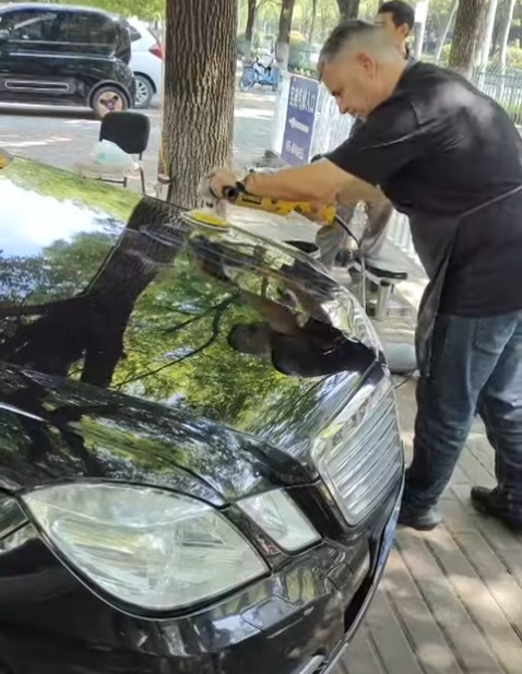 Optimal Polishing Combination for Ten-Year-Old Black Mercedes