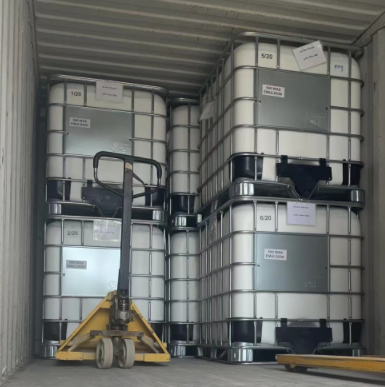 Bulk Packaging & Logistics Solutions: IBC Totes for Automotive Care Products