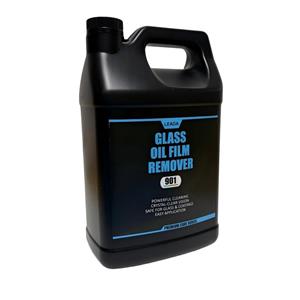 Nettoyage de film d'huile de vitre de pare-brise de voiture