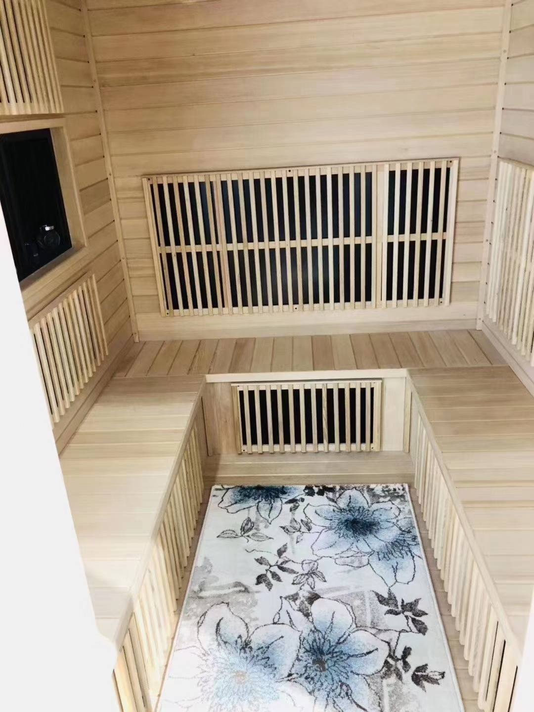 What is the difference between a steam room and a sauna room?