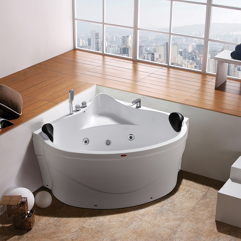 simple freestanding tub