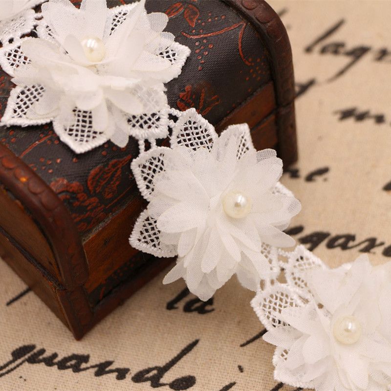 Adorno de flores de lentejuelas con cuentas de novia 3D vendido por yarda
