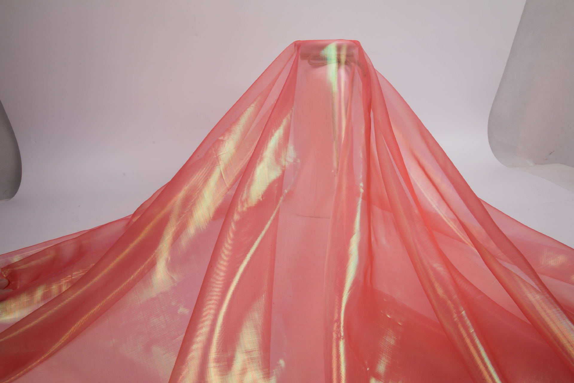 Китай Готовые к отправке ремесла декоративная марлевая шифрованная плоская пряжа волшебный цвет ткани из органзы красочная 100% нейлоновая ткань, производитель